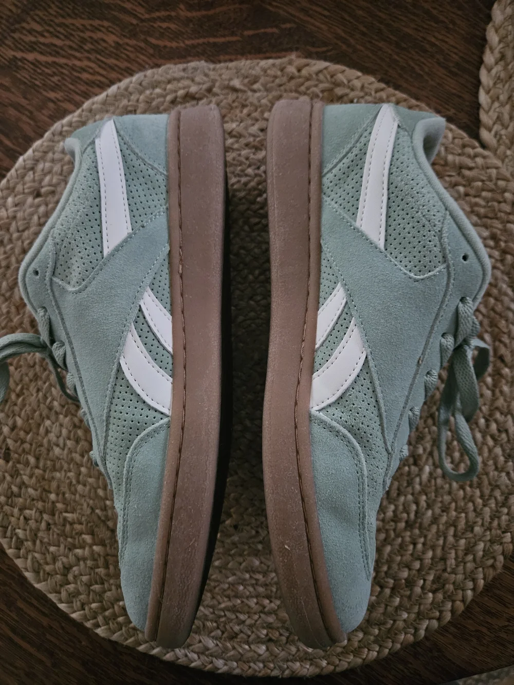 Reebok Forte Lounger Suede Sneakers Sage Green Gum Sole Women's Size 8 EUC